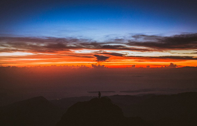 mây trên đỉnh rinjani, đỉnh rinjani, ngọn núi lửa rinjani, địa điểm du lịch ở indonesia, du lịch khám phá indonesia, chạm vào mây trên đỉnh rinjani