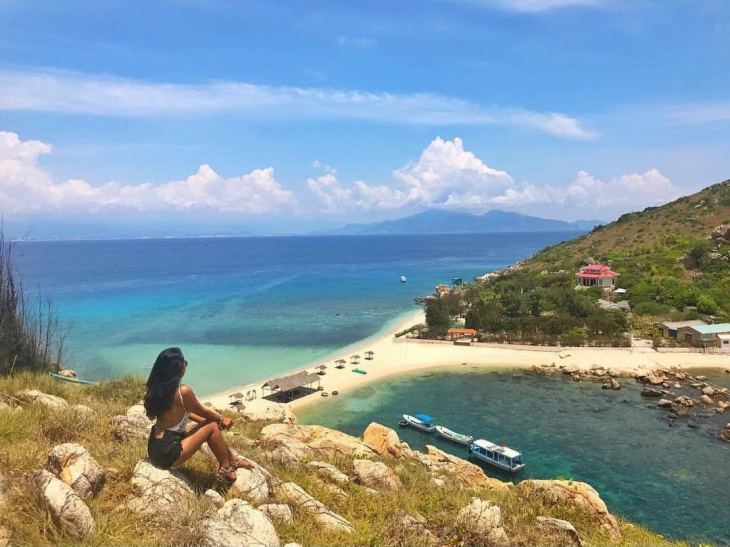 Tất tần trật kinh nghiệm khám phá hòn đảo sở hữu con đường đi bộ giữa biển “độc nhất vô nhị” ở Nha Trang