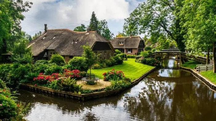 Tháng 6 này, hãy khám phá ngôi làng đẹp nhất Hà Lan