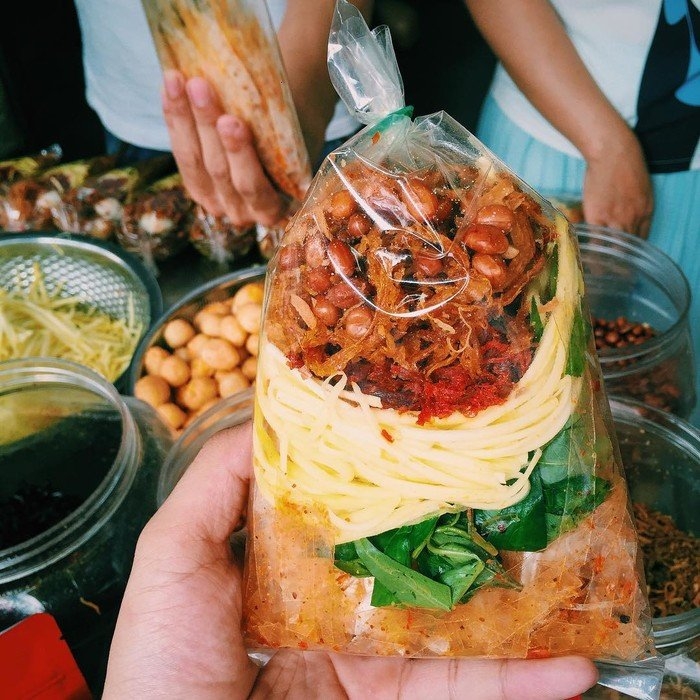 Top 10 hàng bánh tráng trộn ngon không thể bỏ qua ở Sài Gòn