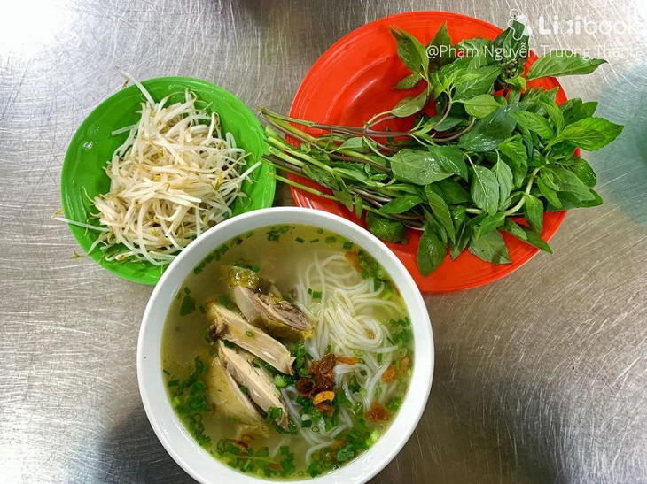 Top 8 quán phở gà ngon nhất tại Sài Gòn không nên bỏ lỡ