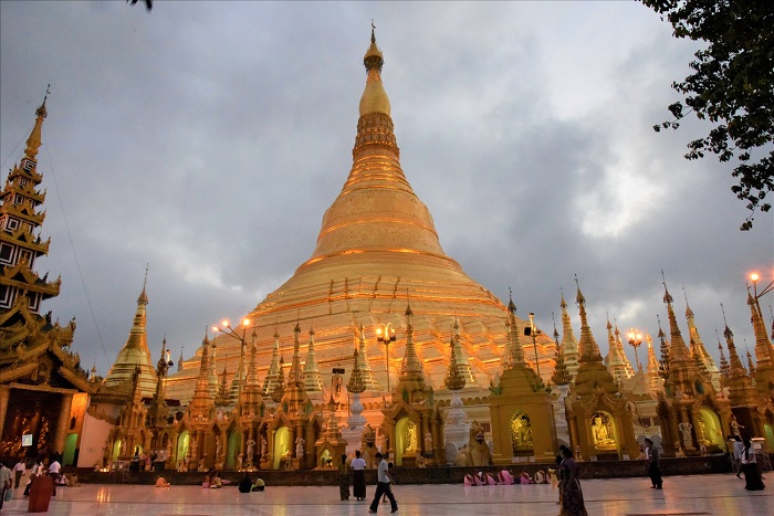 Hành hương đến chùa Chaukhtatgyi Myanmar chiêm ngưỡng tượng Phật nằm vĩ đại