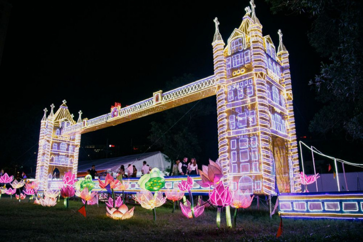 Đi ngay lễ hội đèn lồng khổng lồ hoành tráng ở Sài Gòn