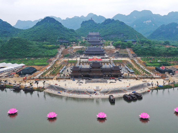 Chùa Tam Chúc – ngôi chùa lớn nhất Việt Nam