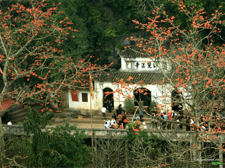 Giá vé tham quan chùa Hương mới nhất