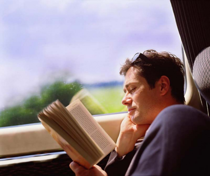 kỹ năng, kỹ năng đọc sách, tại sao không nên đọc sách ở nơi thiếu ánh sáng trên tàu xe bị xóc nhiều?