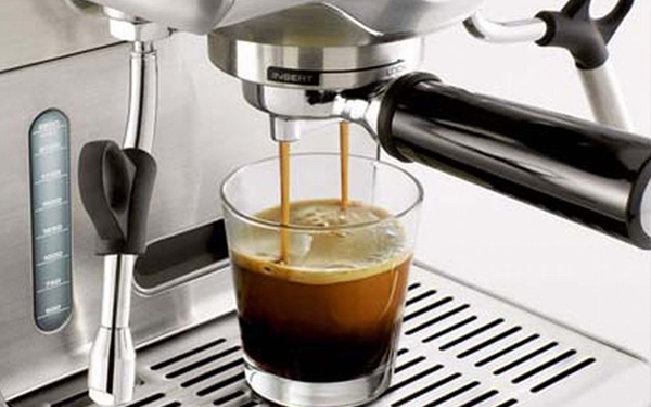 Nên uống cà phê pha máy hay pha phin sự khác biệt giữa 2 cách pha