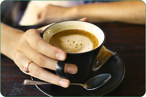 cà phê, quán cà phê, uống cà phê có làm cho cơ thể bị nóng và gây mụn hay không ?