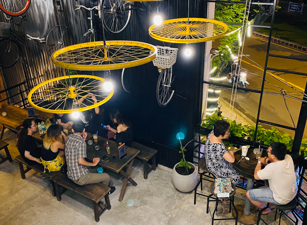 cà phê, quán cà phê, quán cà phê cho người mê xe đạp trang trí đọc đáo tại sài gòn