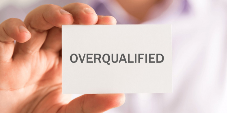 overqualified là gì, overqualified, kiến thức, kỹ năng, kỹ năng mềm, overqualified là gì? cơ hội hay rủi ro đối với ứng viên