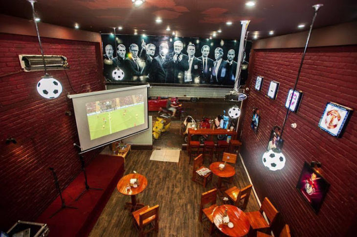 ý tưởng kinh doanh quán cafe bóng đá, quán cafe phong cách bóng đá, trang trí quán cafe bóng đá, khởi nghiệp, kinh doanh, ý tưởng kinh doanh quán cafe bóng đá hiệu quả không ngờ