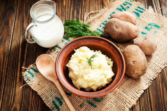 5 Công thức mặt nạ sữa tươi khoai tây giúp trị mụn hiệu quả