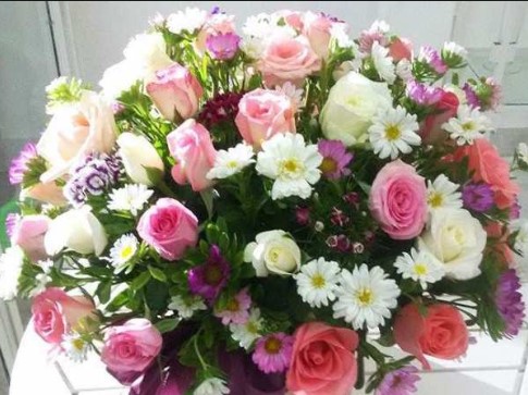 Mách bạn 3 cách cắm hoa bằng lẵng đẹp trong ngày trọng đại