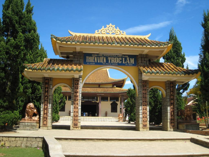 Tìm chút bình yên nơi cửa Phật tại thiền viện Trúc Lâm