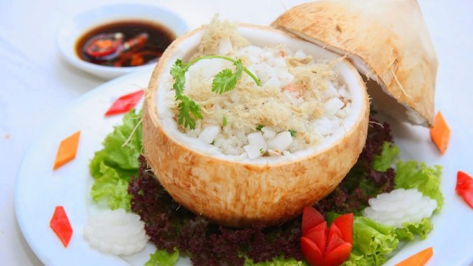 Cơm trái dừa ẩm thực Cung Đình Huế – Cách chế biến món Cơm trái Dừa chuẩn vị Cung Đình Huế