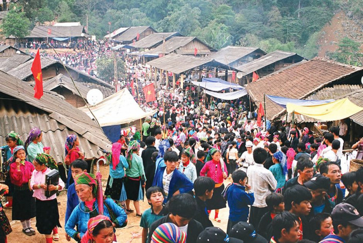 Tham quan chợ tình Sapa, khám phá nét đẹp văn hoá vùng Tây Bắc