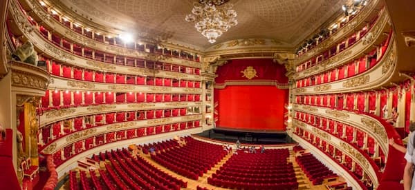 Nhà hát La Scala nổi tiếng ở Milan (Ý) có gì? - ALONGWALKER