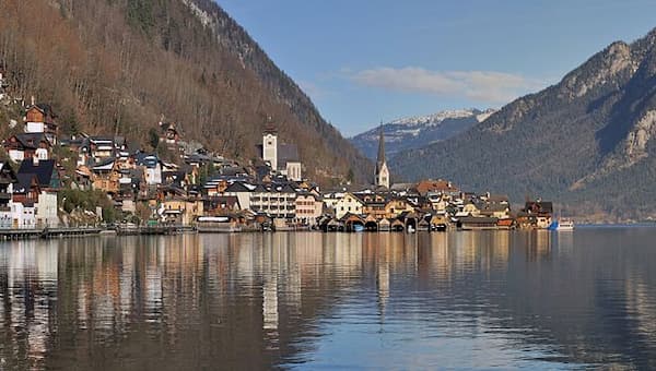 Hallstatt – thị trấn 7000 năm tuổi bên hồ ở Áo