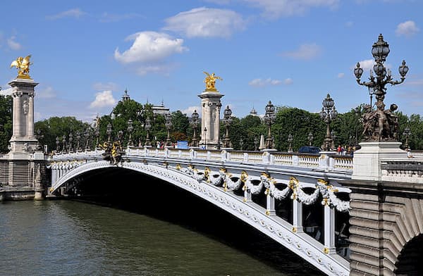 Cầu Alexandre III đẹp nhất Paris có gì đặc biệt?