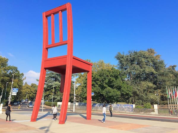 Broken Chair (Geneva, Thụy Sĩ): chiếc ghế gãy “huyền thoại”