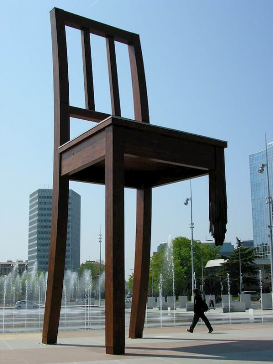 châu âu, khám phá, broken chair (geneva, thụy sĩ): chiếc ghế gãy “huyền thoại”