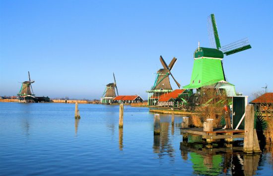 Có một ngôi làng cối xay gió đẹp ảo diệu giữa Hà Lan