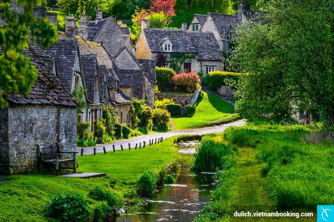 Chiêm ngưỡng ngôi làng đẹp nhất nước Anh