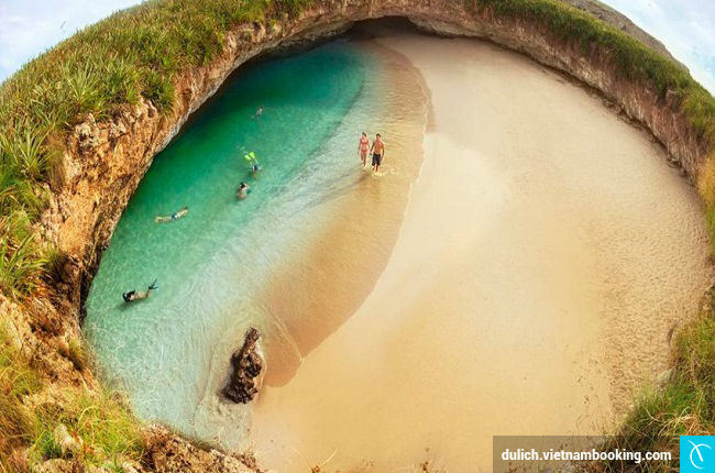 Chiêm ngưỡng bãi biển ẩn trong lòng vách đá ở Mexico