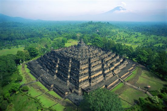 Khám phá vẻ đẹp độc đáo của ngôi đền thiêng Borobudur – Indonesia