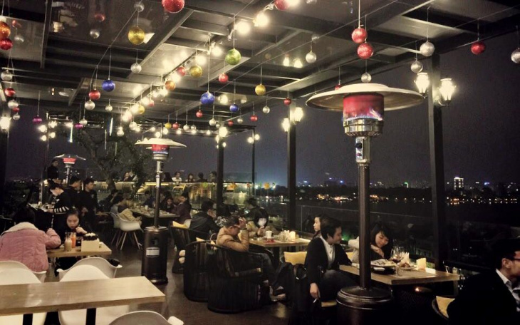 6 Degrees Cafe – Rooftop: một trong những quán cà phê view đẹp Hồ Tây