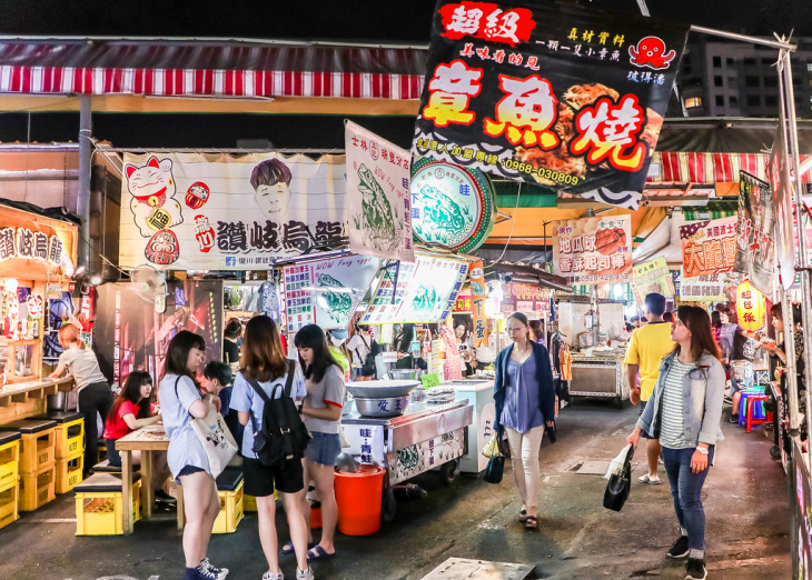 Du lịch Đài Loan tự túc: Cao Hùng lên đèn thì mình lên đồ đi đâu? Làm gì?