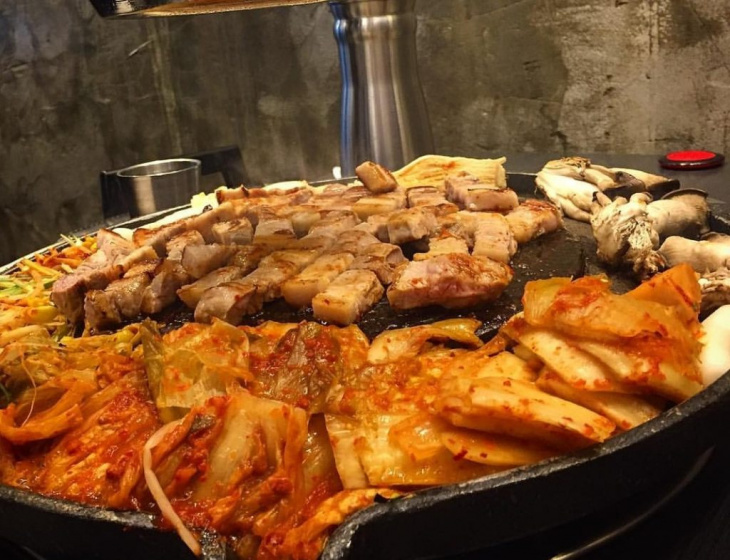 khám phá, trải nghiệm, ăn gì ở hàn quốc: 5 khu ăn uống ngon và vừa túi tiền ở seoul