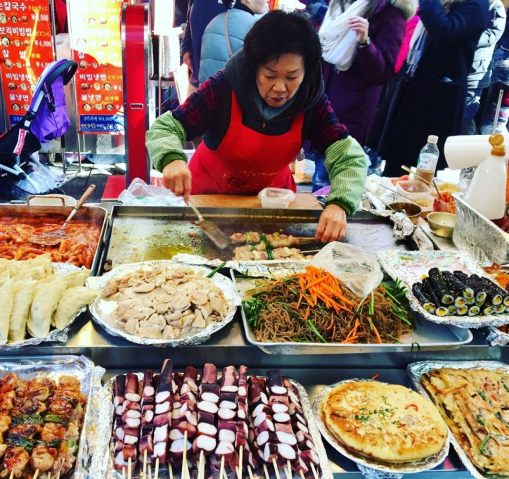 khám phá, trải nghiệm, ăn gì ở hàn quốc: 5 khu ăn uống ngon và vừa túi tiền ở seoul