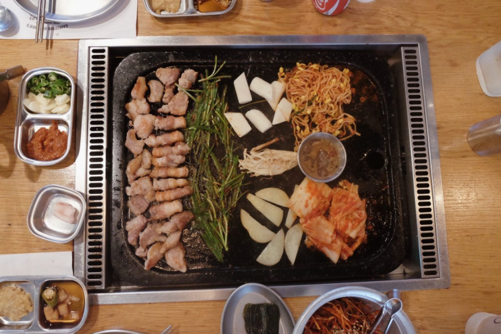 khám phá, trải nghiệm, review ăn thịt nướng hàn quốc tại yg restaurant hongdae