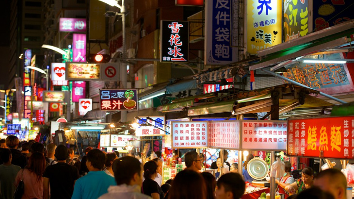 Du lịch Đài Trung tự túc: Những món ăn phải thử ở chợ đêm Phùng Giáp