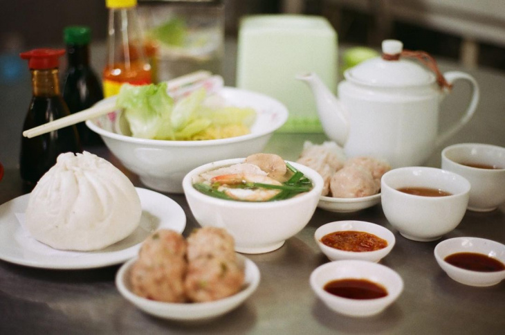 Món ăn người Hoa: Top 5 địa điểm chính gốc, lâu đời nên thử tại Sài Gòn