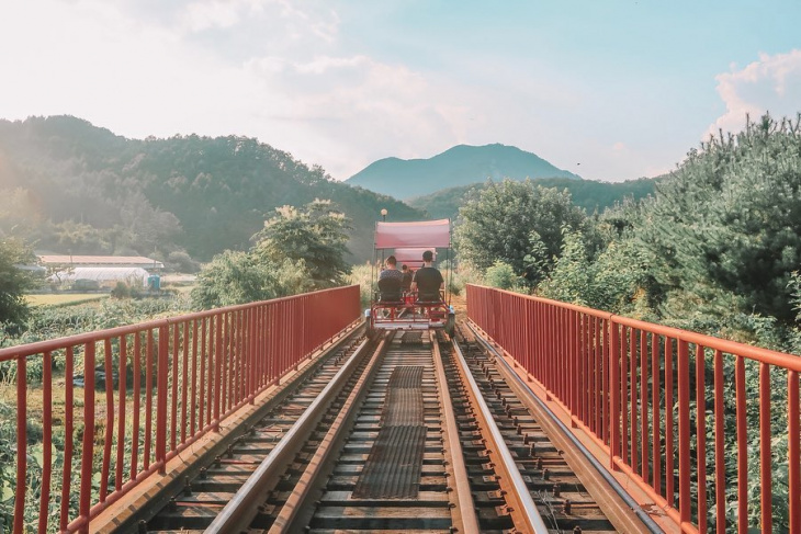 khám phá, trải nghiệm, du lịch hàn quốc tự túc: vừa đạp xe vừa mơ mộng trên đường sắt gangchon
