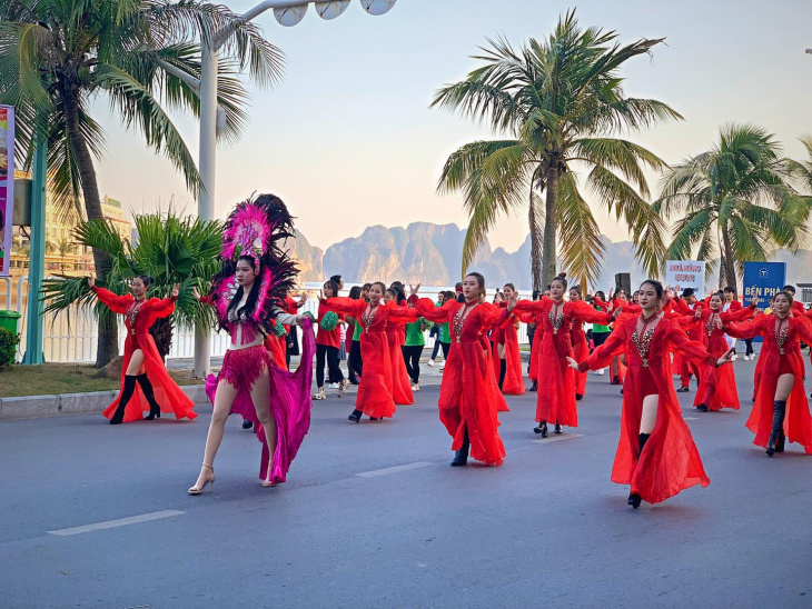 Carnaval Hạ Long: Kinh nghiệm đi trẩy hội tại Hạ Long
