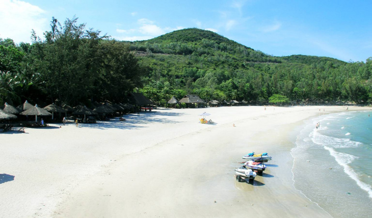 Top 10 bãi biển Nha Trang đẹp hút hồn cực hot hiện nay