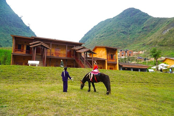 điểm đẹp, review hmong village resort hà giang – chốn nghỉ dưỡng tuyệt đẹp ở quản bạ