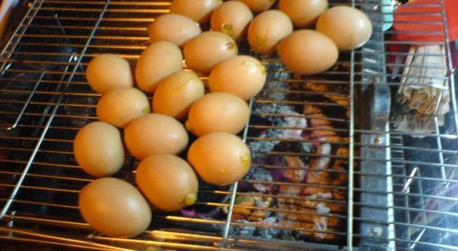 Đi du lịch Sapa thưởng thức đặc sản trứng nướng