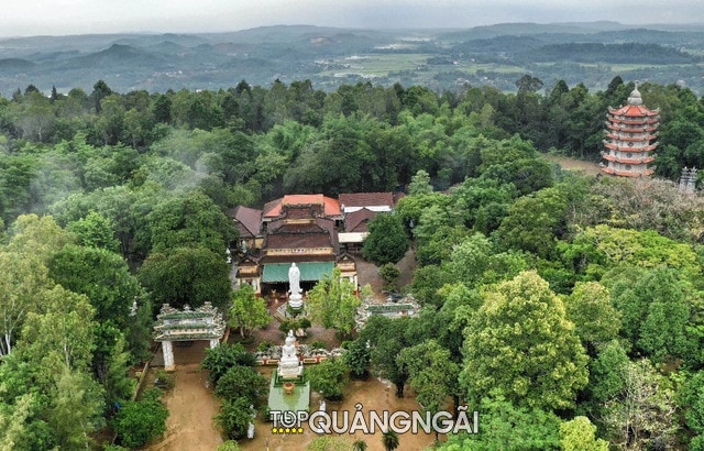 Chùa Thiên Ấn – Ngôi chùa 300 năm tuổi trên đỉnh núi cùng tên
