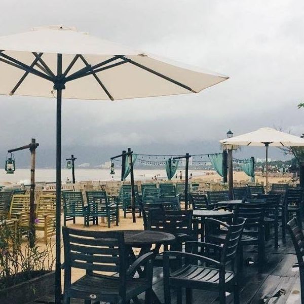 Surf Bar Quy Nhơn – quán cafe giữa bãi biển phải thử khi đến Quy Nhơn