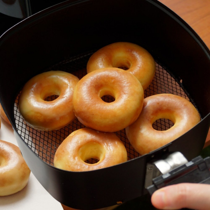 Cách làm bánh donut bằng nồi chiên không dầu ngon, cực nhanh