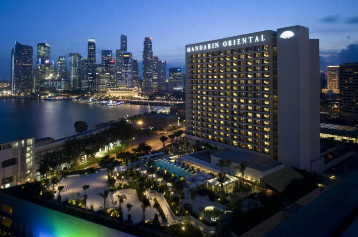 Ngâm mình trong bể bơi vô cực và “chill” ở khách sạn Mandarin Oriental Kuala Lumpur