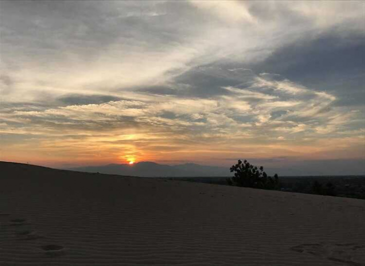 khám phá, trải nghiệm, đồi cát nam cương làm nên những bộ ảnh siêu ảo ở sa mạc trung đông