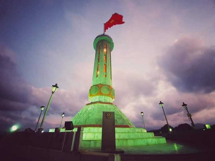 Cột cờ Lũng Cú là nơi khẳng định chủ quyền dân tộc của Việt Nam