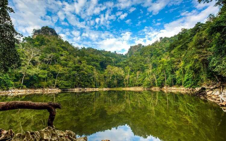 Vườn quốc gia Ba Bể quả thật là thiên đường sinh thái cho mọi lứa tuổi