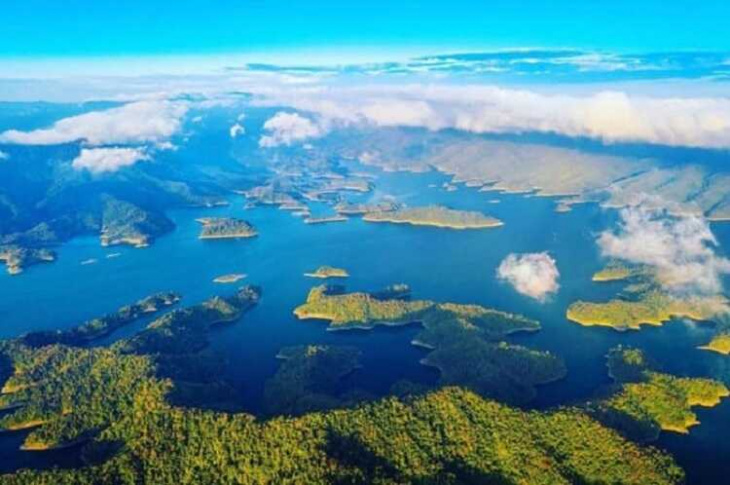 Hồ Tà Đùng là địa điểm được mệnh danh Vịnh Hạ Long Tây Nguyên