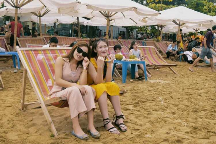 Biển Sầm Sơn có bãi tắm là thiên đường ăn chơi cuối tuần ở Thanh Hóa